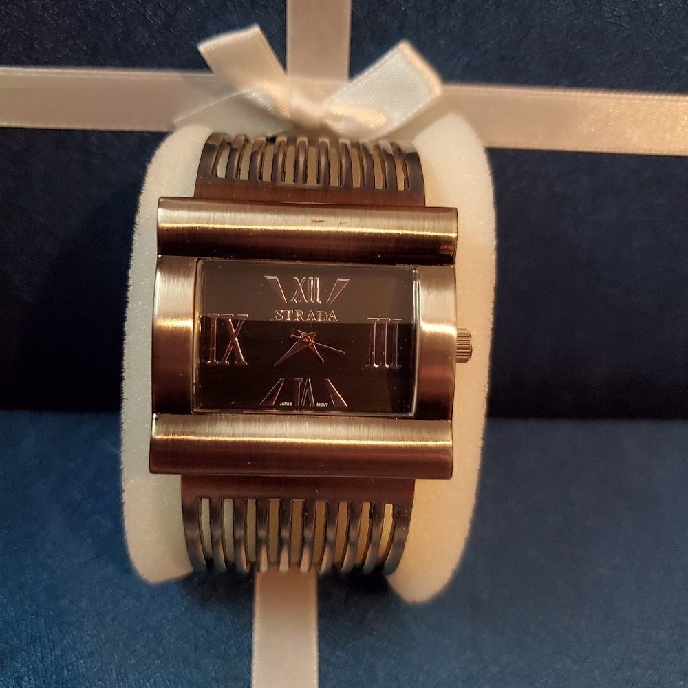 Cuff Watch - Picture 9 of 12
